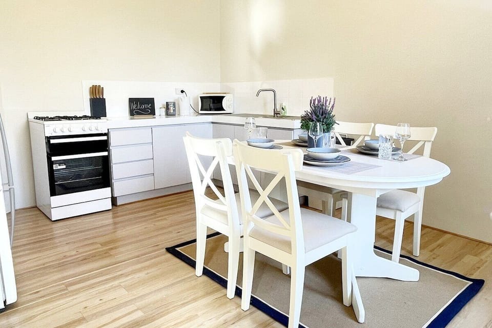 Kitchen dining area