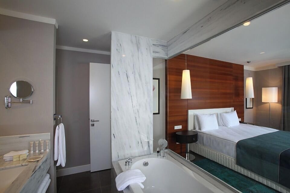 Suite Partial Sea View | Egyptian cotton sheets, premium bedding, minibar, in-room safe