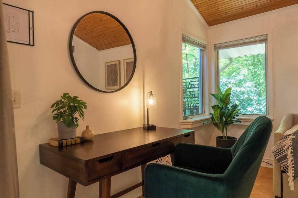 Catch up on emails at the functional workstation before you head to the beach