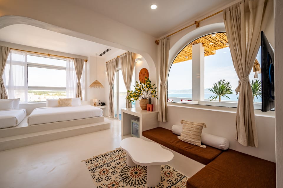 Family Suite | Minibar, desk, WiFi (free), bed sheets