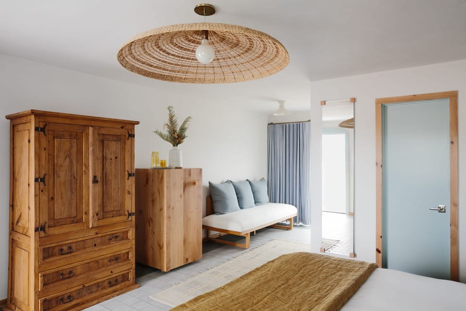 Deluxe King Room with Balcony | Desk, iron/ironing board, free WiFi, bed sheets