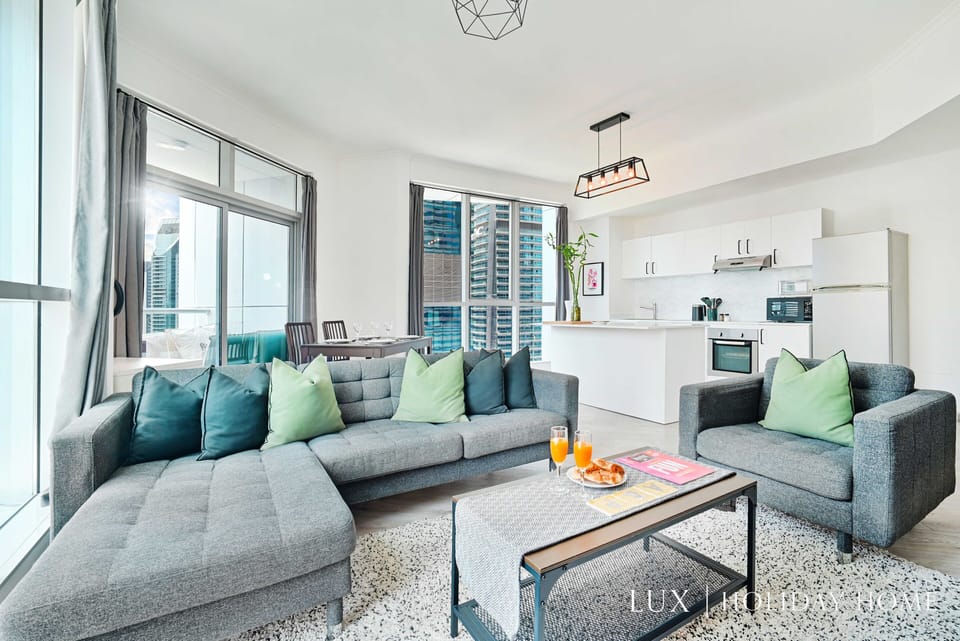 Apartment | Living room | Flat-screen TV
