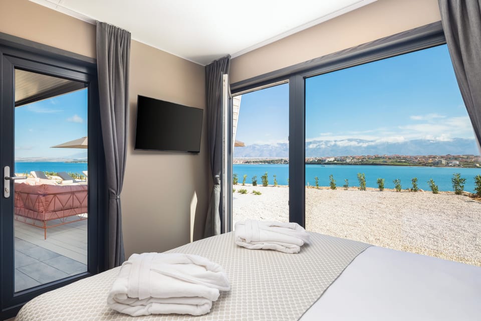 Avalona Luxury Mare Glamping Villa with Pool | In-room safe, desk, WiFi (free), bed sheets