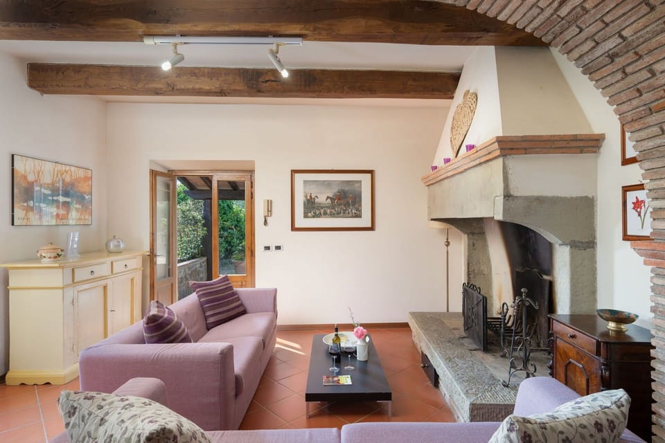 Amenities, Autumn, Living Room, Room Detail, Spring, Summer