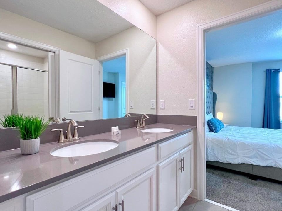 8 Bed Storey Lake Resort- Huge Bedroom for Kids 8 Home by RedAwning House in Kissimmee
