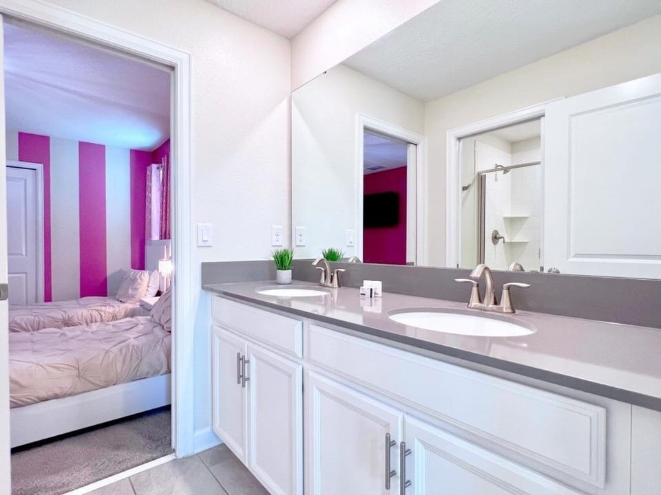 8 Bed Storey Lake Resort- Huge Bedroom for Kids 8 Home by RedAwning House in Kissimmee