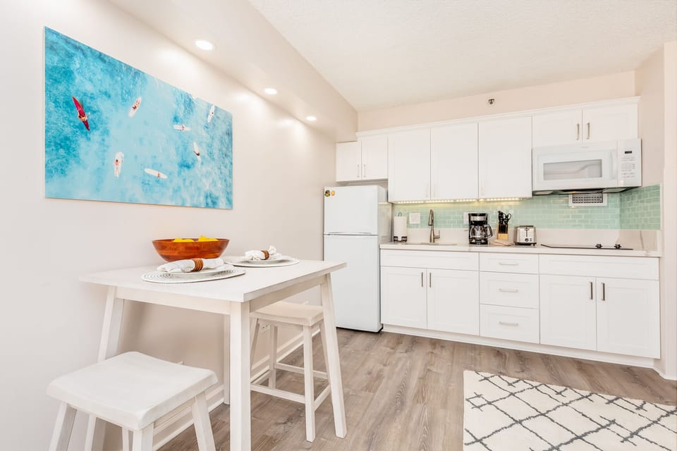 Small Dining Area to Enjoy Your Home Cooked Meals