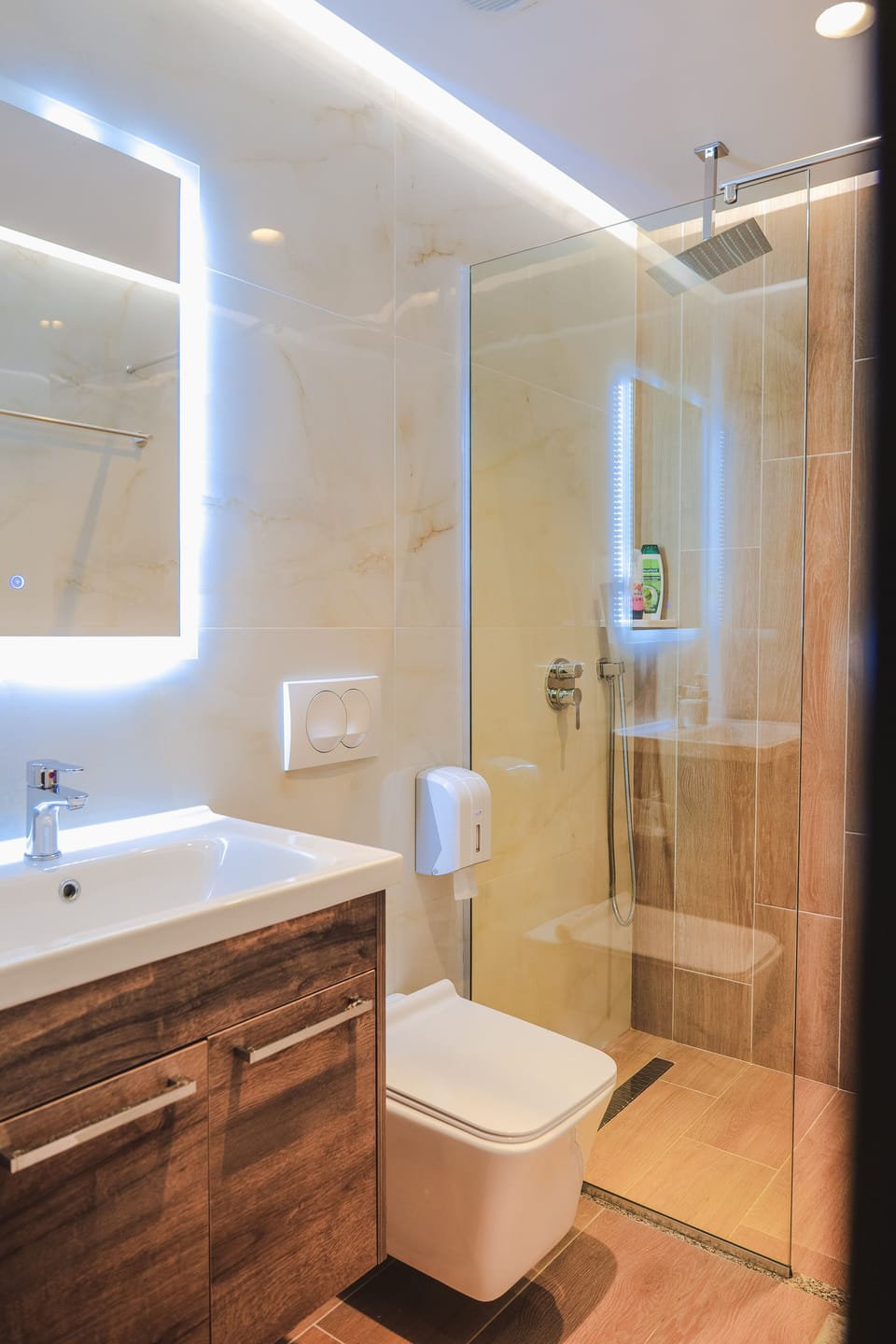 Basic Triple Room | Bathroom | Bidet, towels