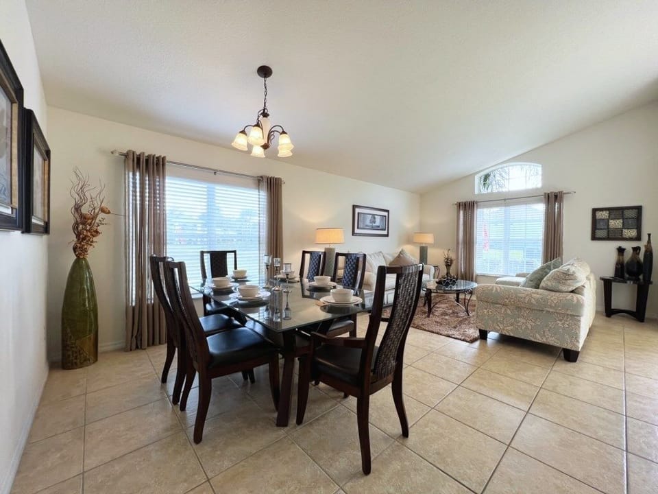 House, 4 Bedrooms | Dining