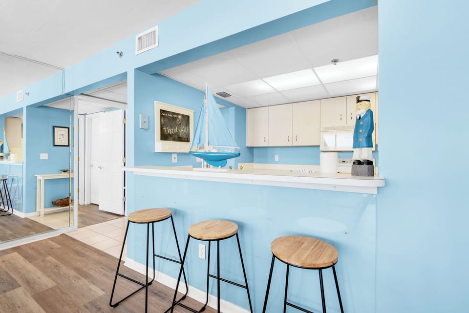 Eat-in bar seating