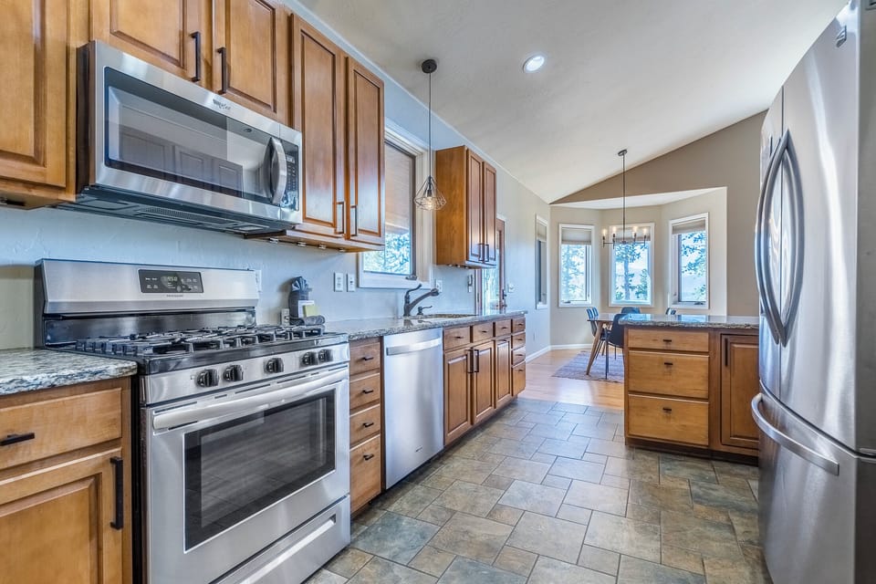 Kitchen - Kitchen with granite counter tops and stainless steel appliances