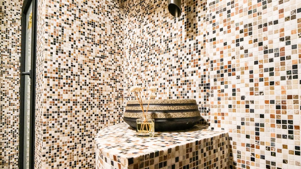Sauna, steam room, hot springs