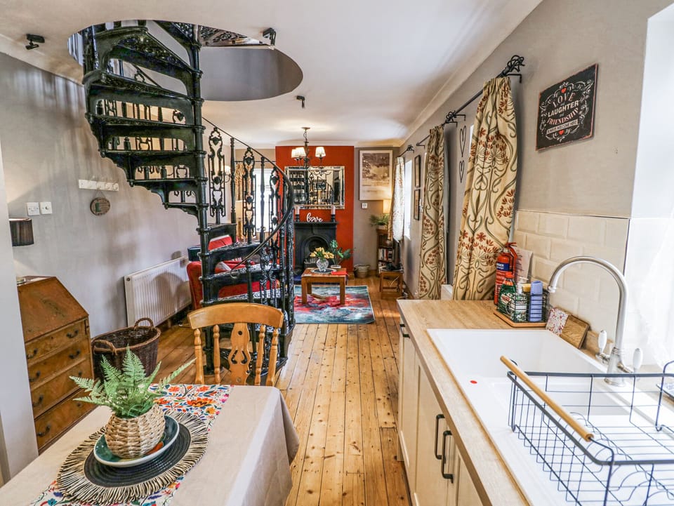 Cottage | Interior