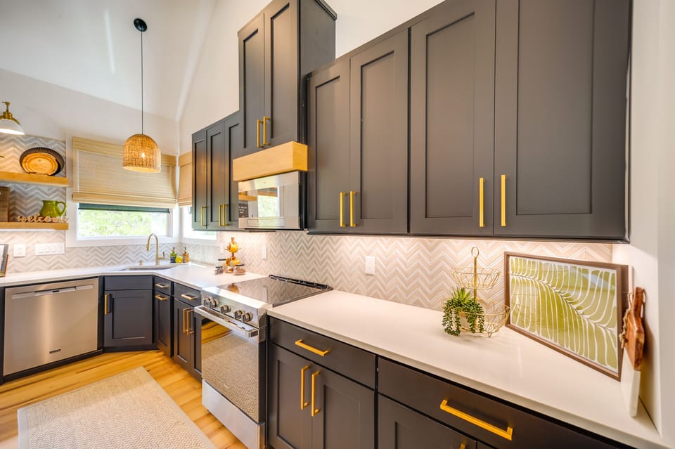 Kitchen | 1st Floor | Dishware & Flatware | Complimentary Spices