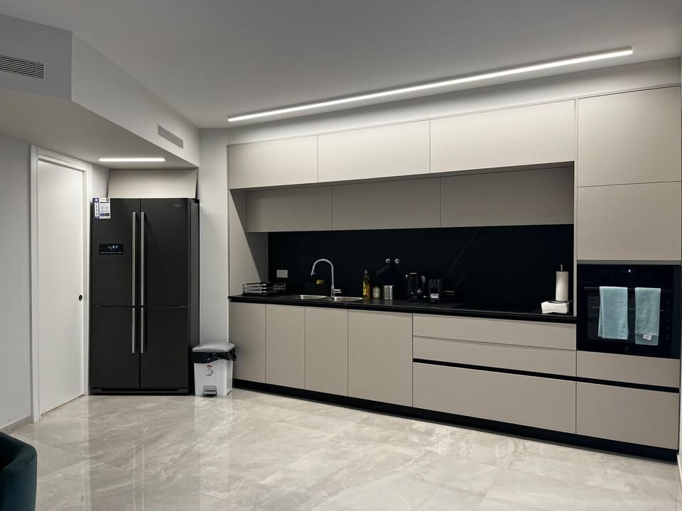Apartment | Private kitchen | Full-size fridge, cookware/dishes/utensils