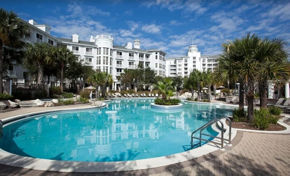 Bahia Pool