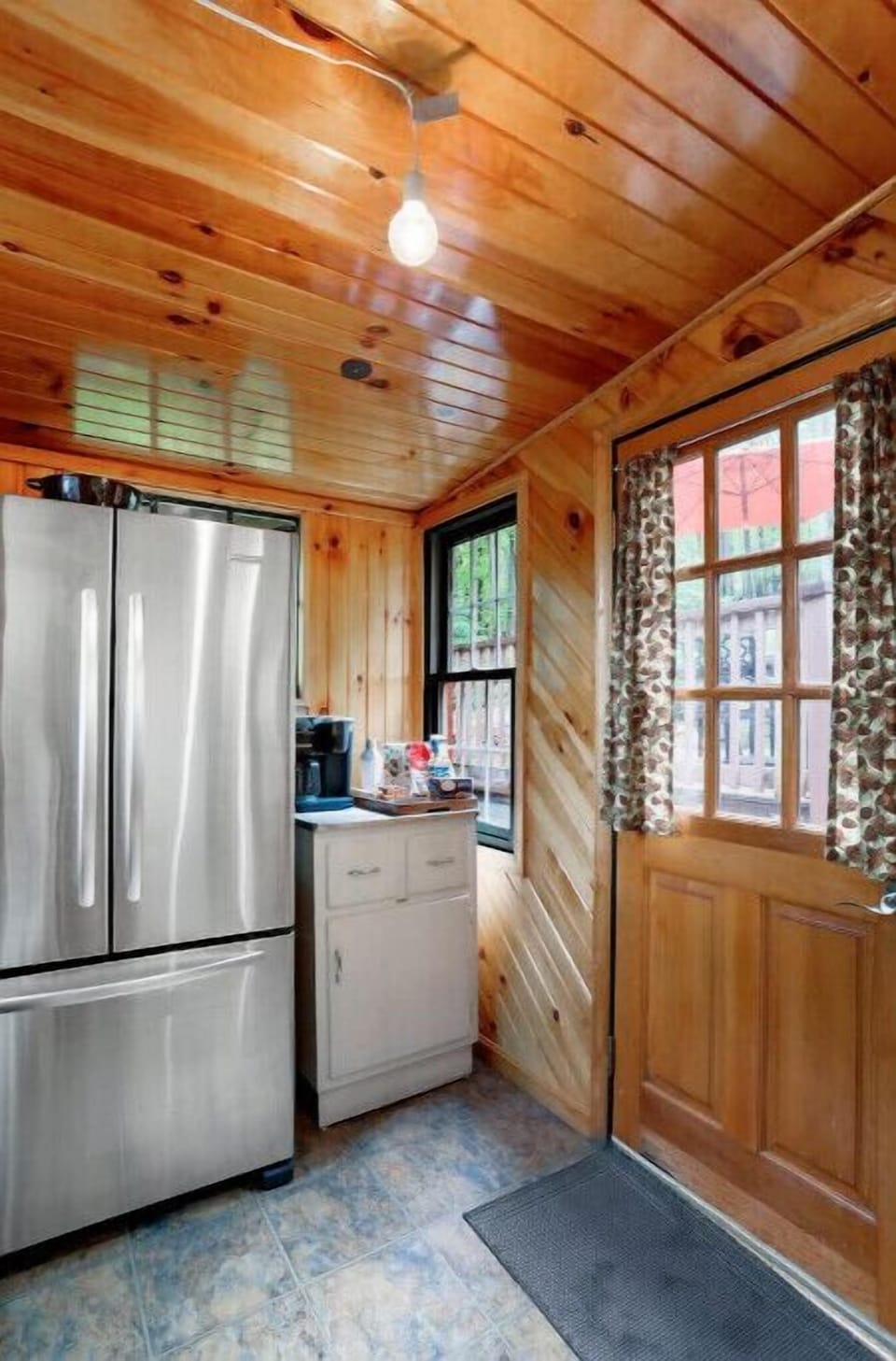 Coffee bar with drip and Keurig coffee