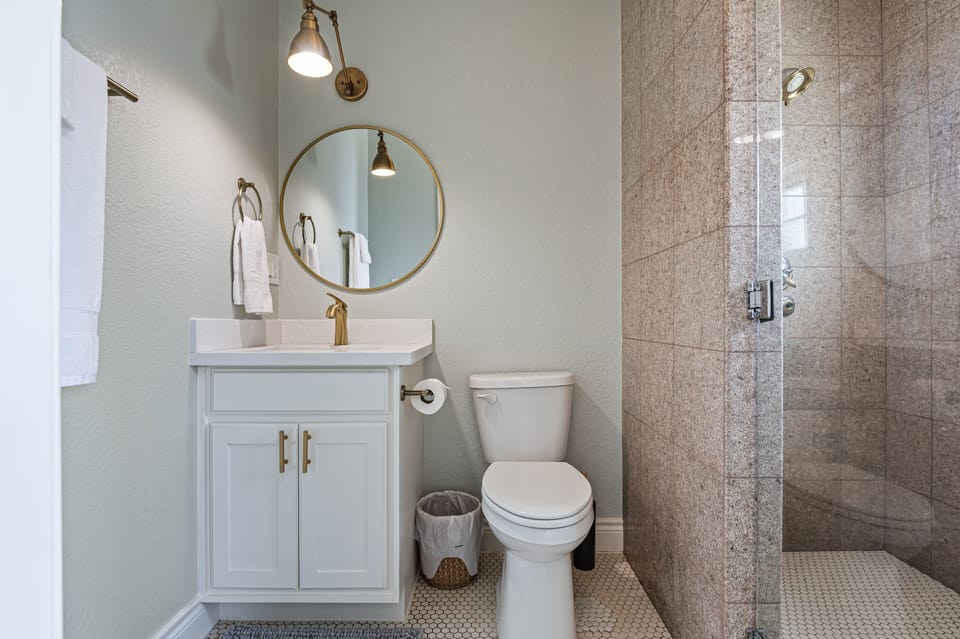 Private bathroom on west wing 