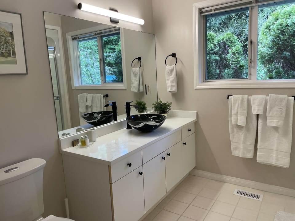 Luxury spa bathroom. 