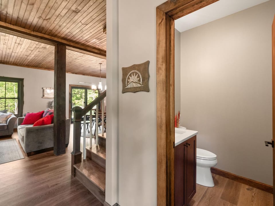 Alpine Lodge- Beautiful New Home Minutes to Swim, Hiking, Bike (1312)