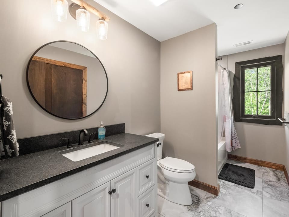 Alpine Lodge- Beautiful New Home Minutes to Swim, Hiking, Bike (1321)