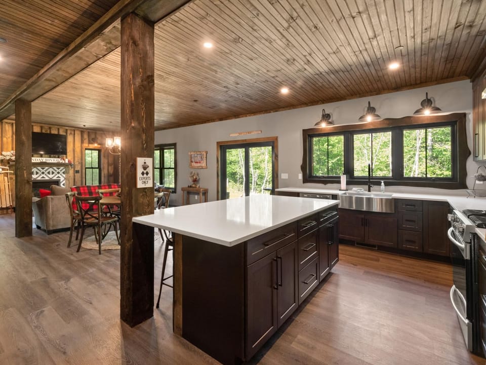Alpine Lodge- Beautiful New Home Minutes to Swim, Hiking, Bike (1297)
