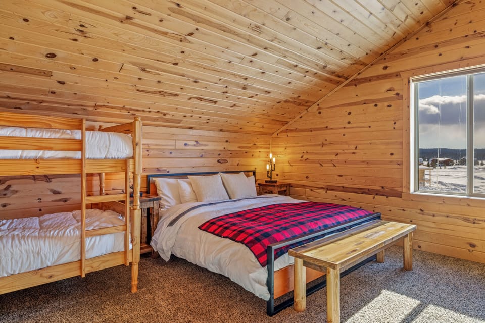 House (Multiple Bedrooms) | 7 bedrooms, iron/ironing board, travel crib, bed sheets