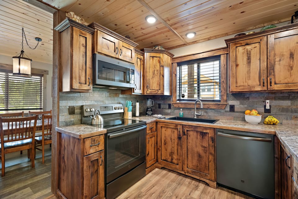 Villa (5 Bedrooms) | Private kitchen | Fridge, microwave, oven, stovetop
