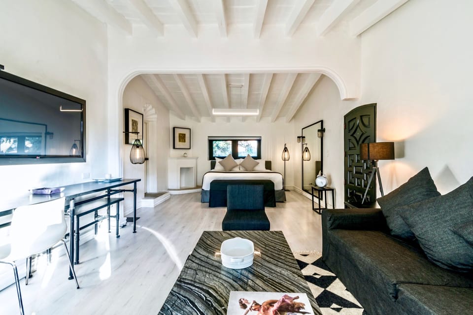 Studio Suite | In-room safe, soundproofing, free WiFi, bed sheets