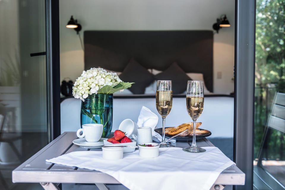 King Plus Balcony | Champagne service