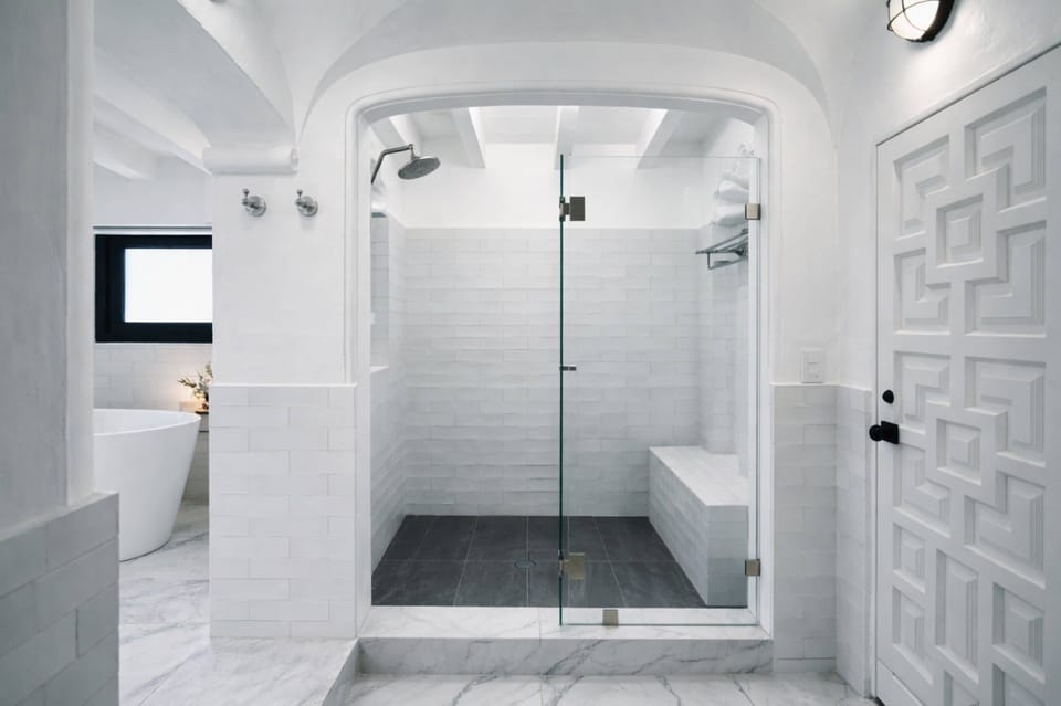 Studio Suite | Bathroom shower