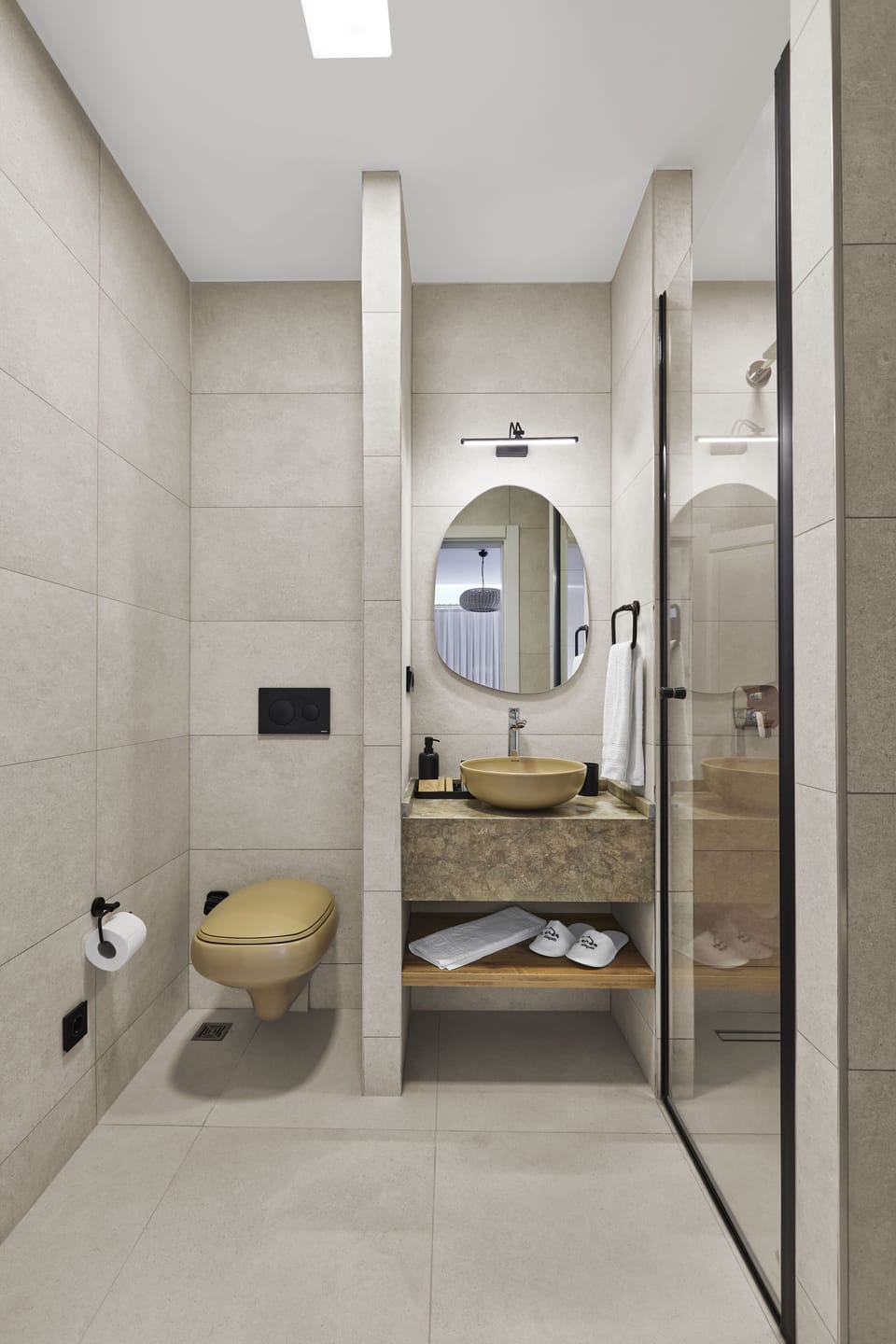 Superior Room with Balcony | Bathroom