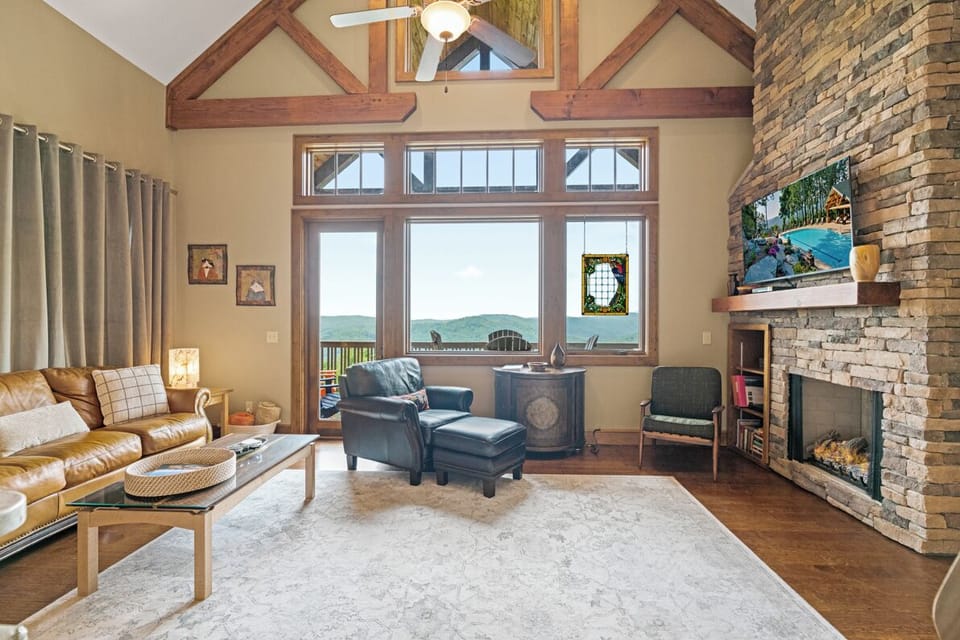 Living Room--- Mountain View/Lots of Light