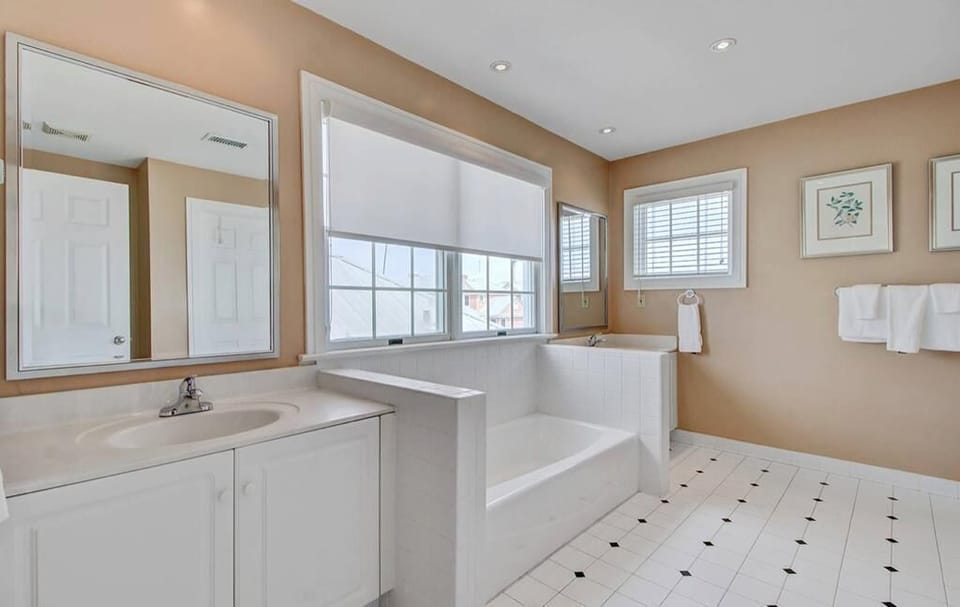 Master Bathroom, 112 Grand Pavilion