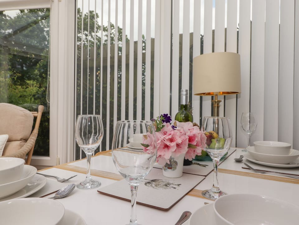 Cottage | Dining