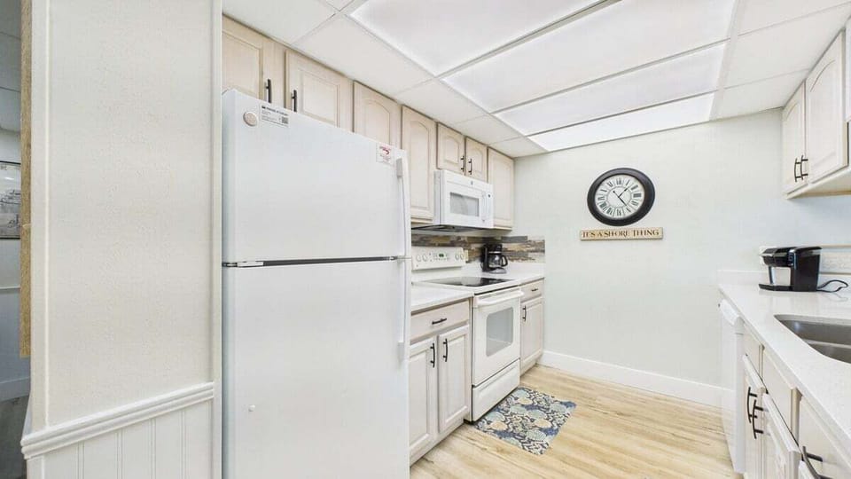 Fully applianced kitchen