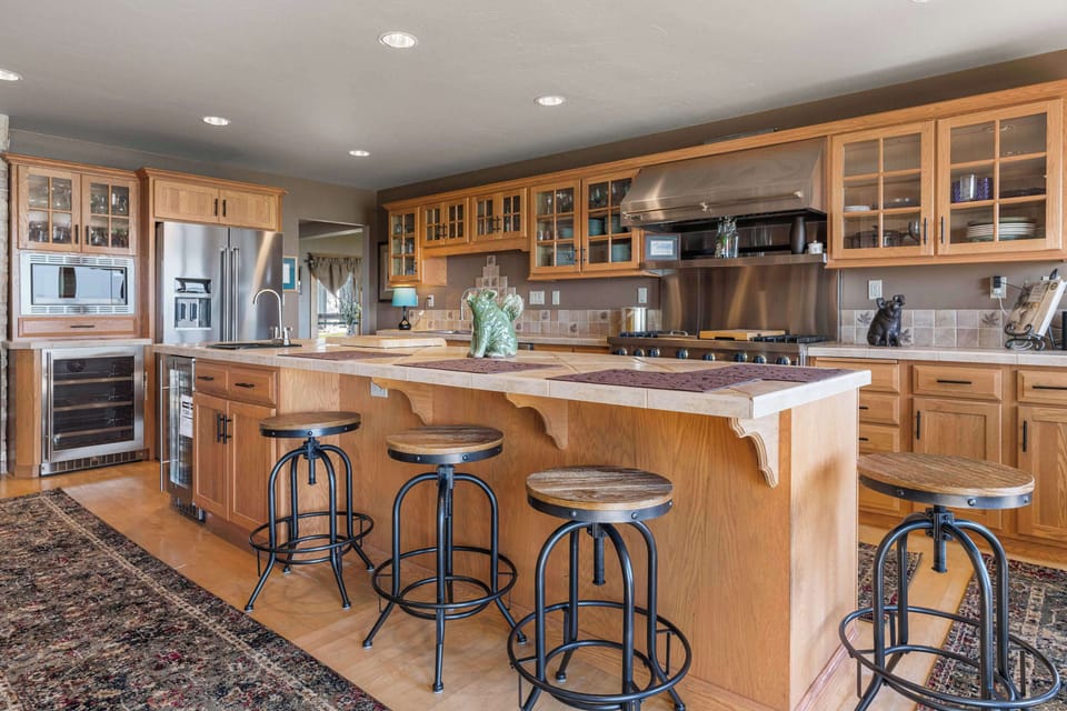 Kitchen island includes seating for 4