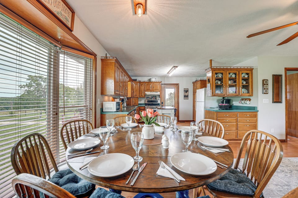 Dining Area | 1st Floor | Dishware/Flatware | Trash Bags/Paper Towels