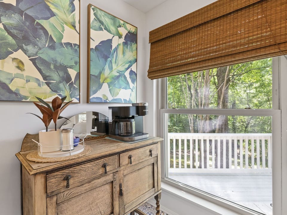 Coffee Station features Single Cup & Coffee Pot, along with K-Pods & Grounds!