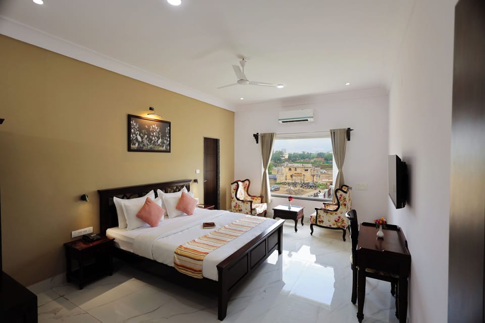 Deluxe Double Room | Egyptian cotton sheets, premium bedding, down comforters, desk