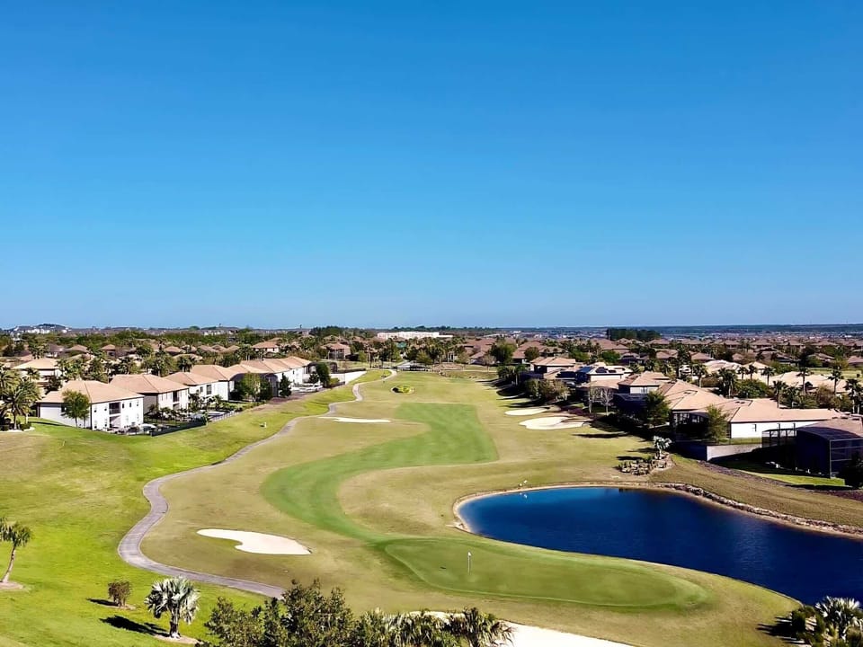 Perfect your swing on the resort's championship golf course, where exceptional course conditions and picturesque surroundings create an outstanding golf experience.