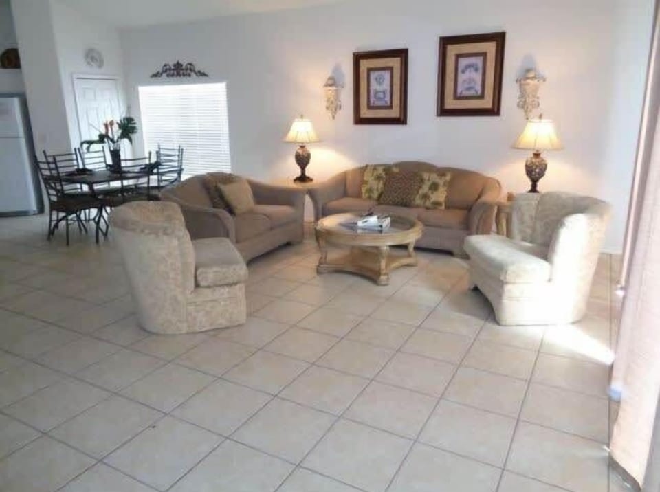 1616MorningStar-LivingRoom2