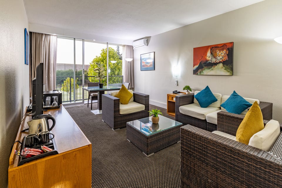 Luxury Suite | Living area | Flat-screen TV