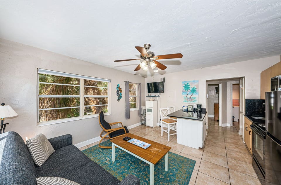 36-web-or-mls-Unit20720Living20Room202620Kitchen