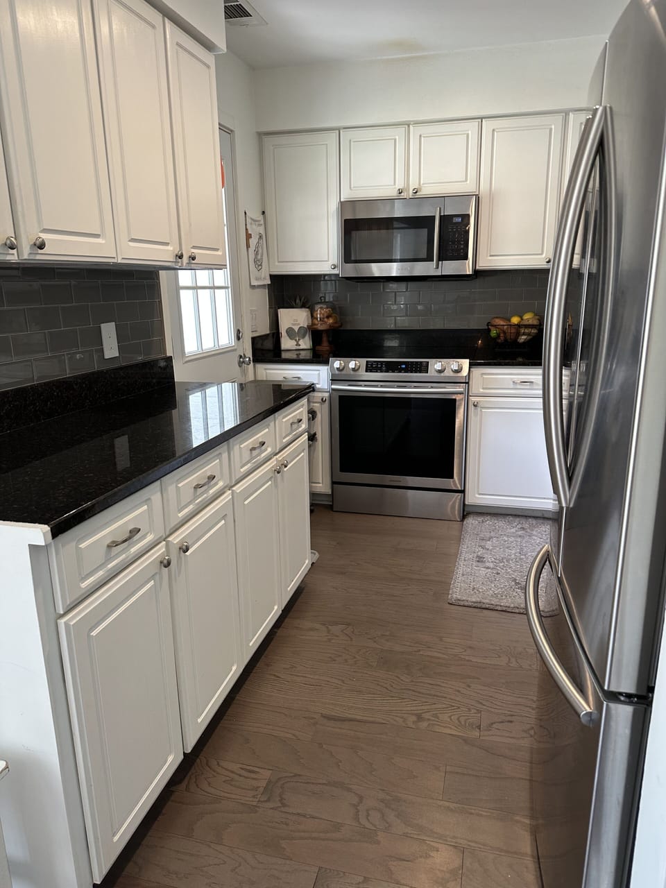 Full kitchen