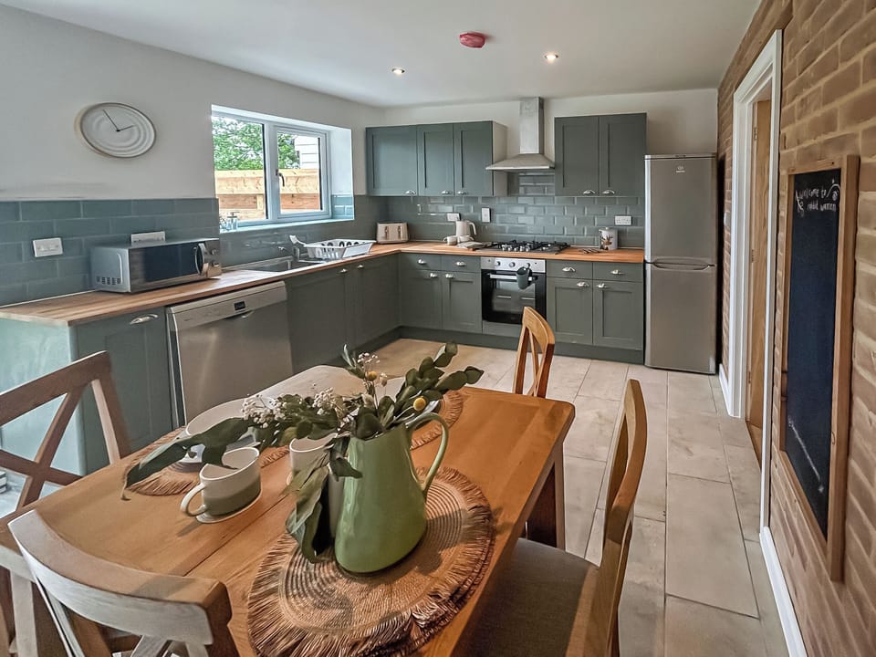Kitchen/diner | No. 3 Rabbit Warren - Middle of Nowhere, Great Witchingham