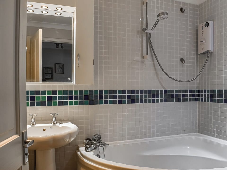 Double bedroom | Fayrewood House, Verwood