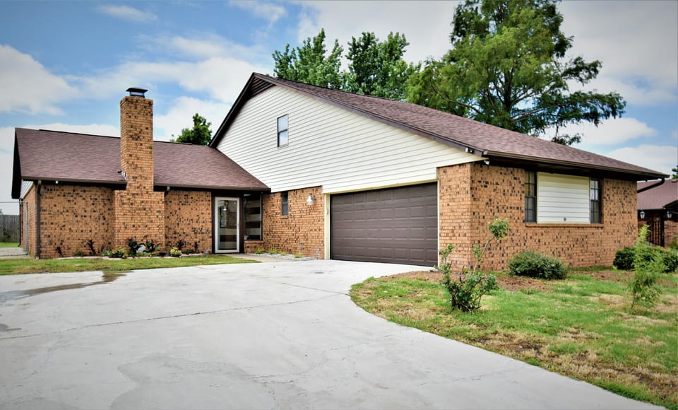 Driveway/entrance