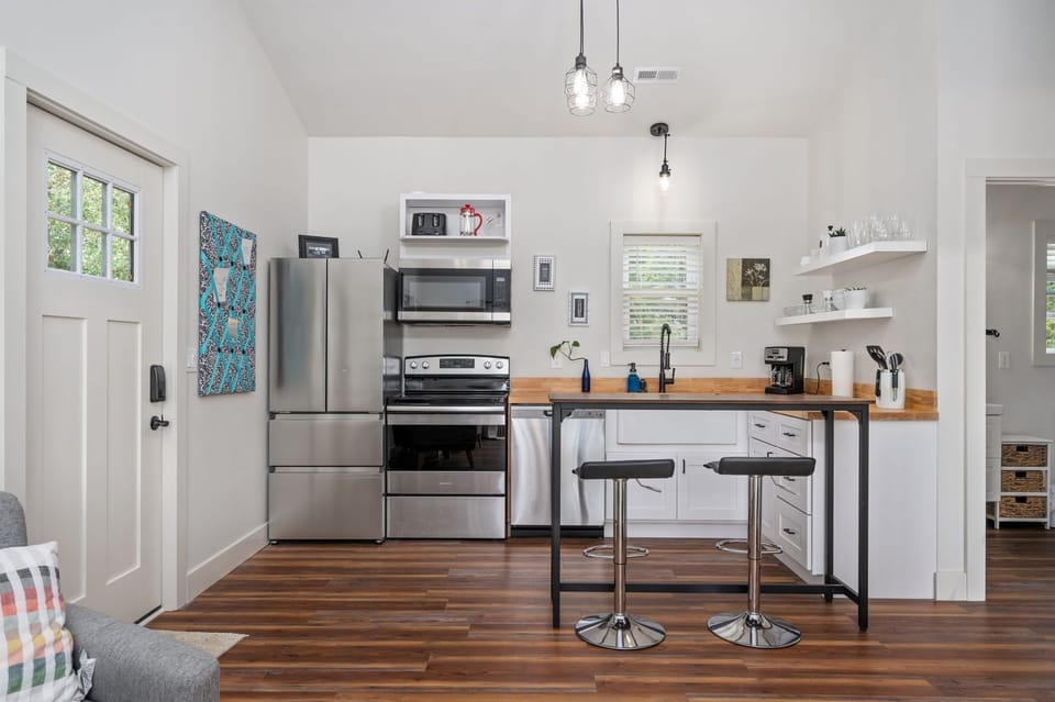 full kitchen