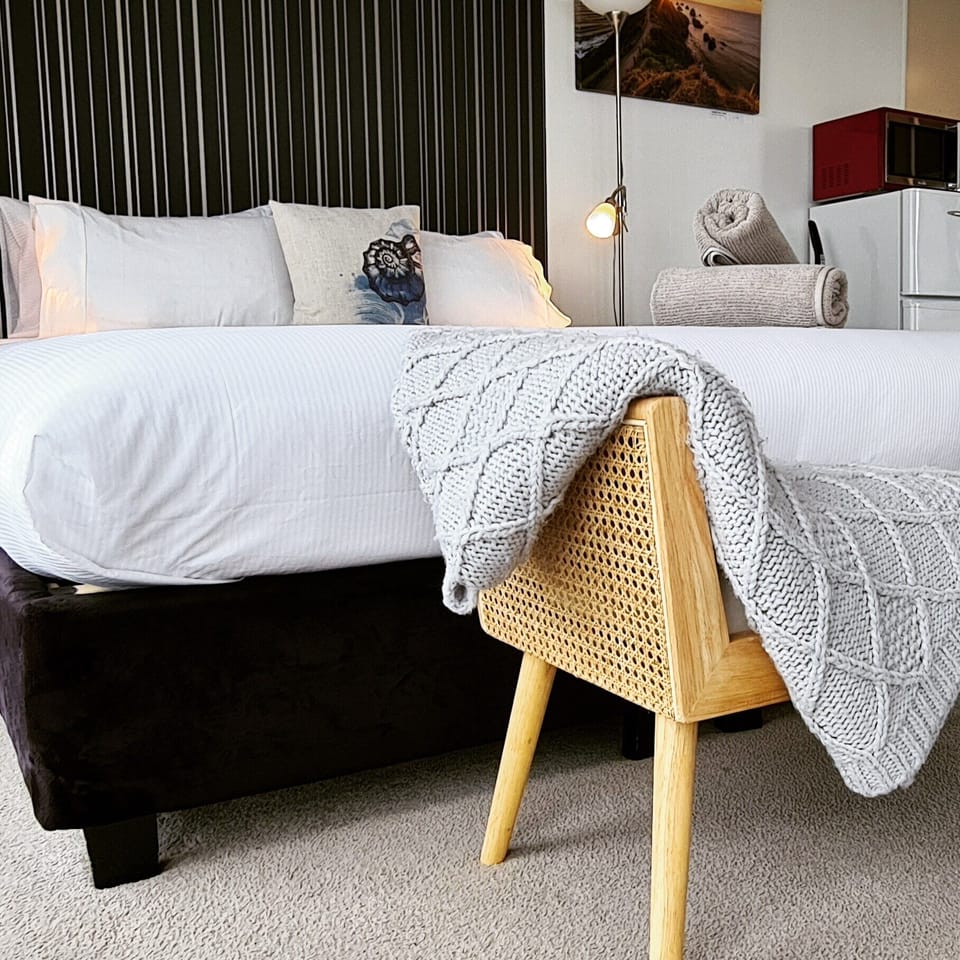 Deluxe Studio, Ocean View | Premium bedding, blackout drapes, iron/ironing board, free WiFi